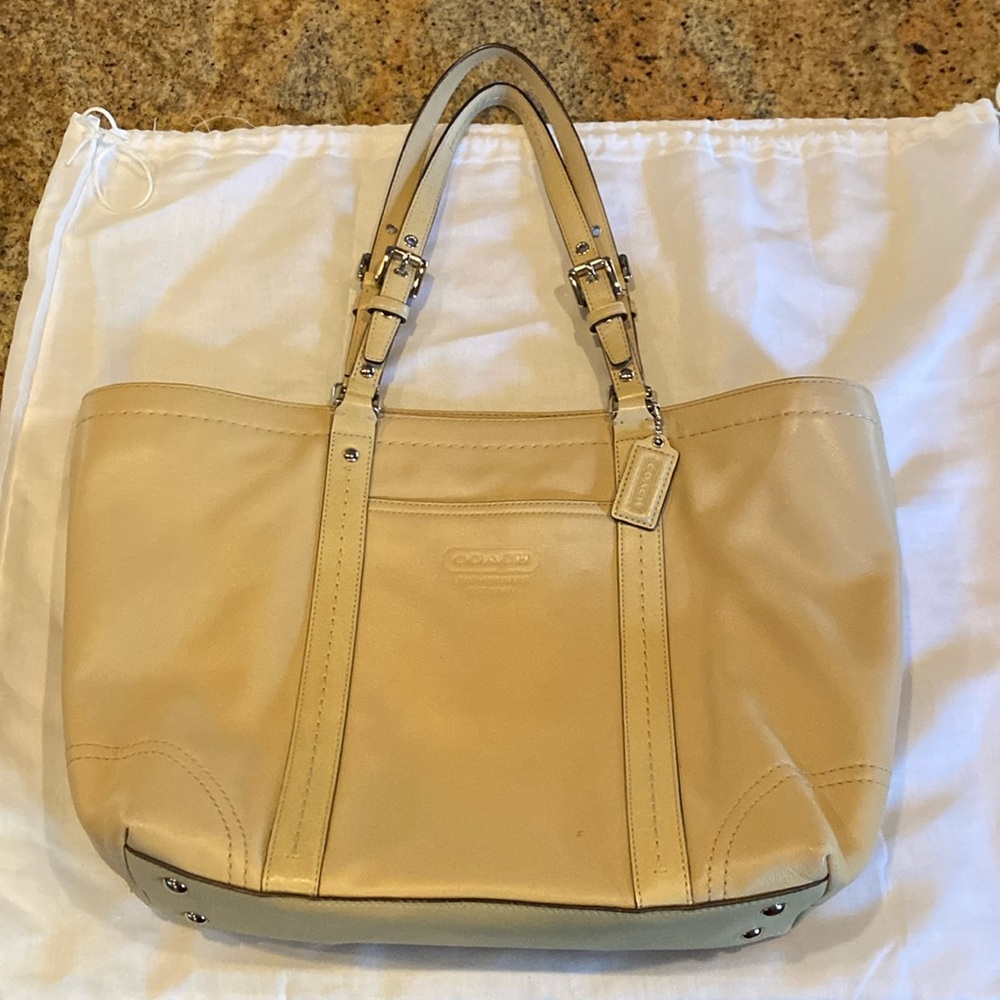 Coach Beige Leather L0859-F13098 Shoulder Bag